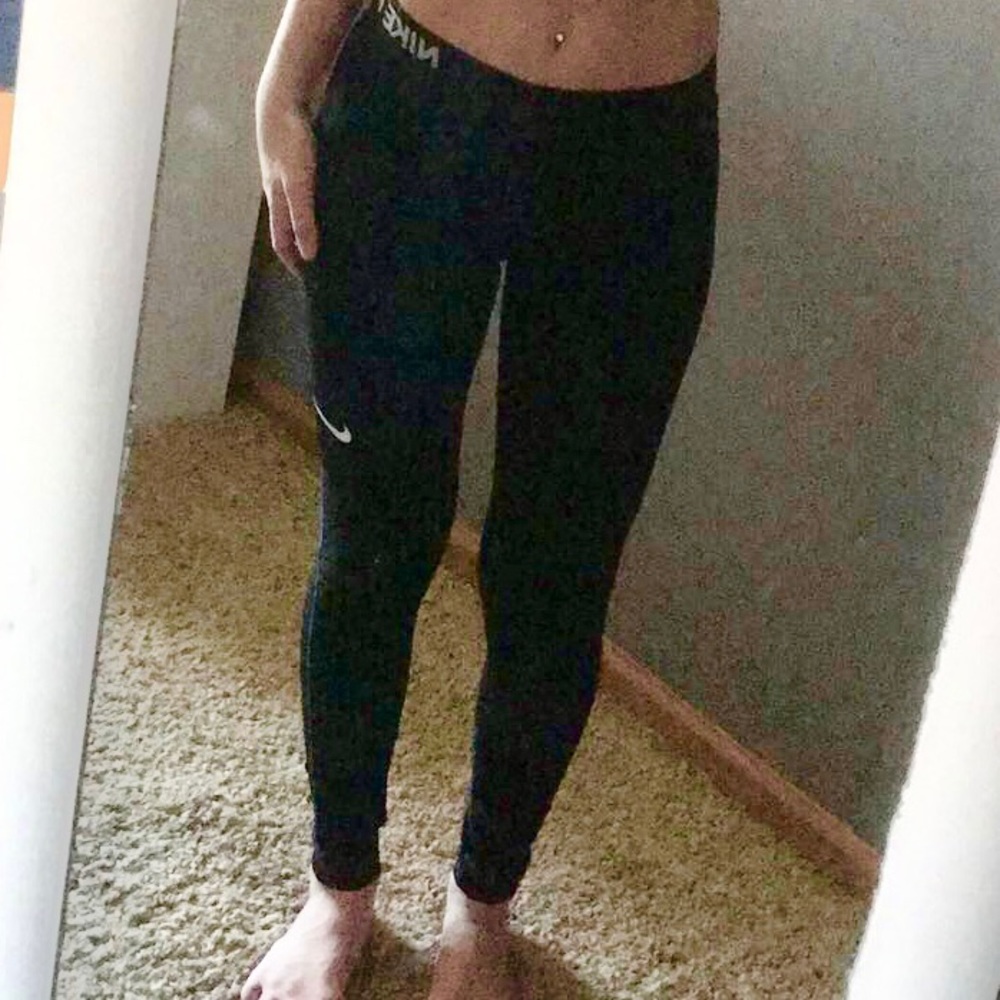 Black Nike Pro athlete leggings.